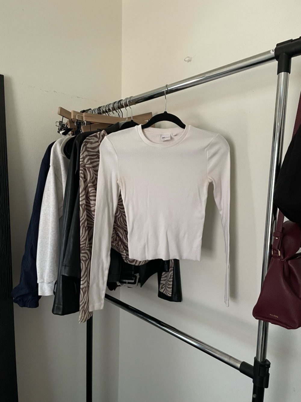 3/$15 Aritzia TNA HomeStretch Ribbed Crewneck in White